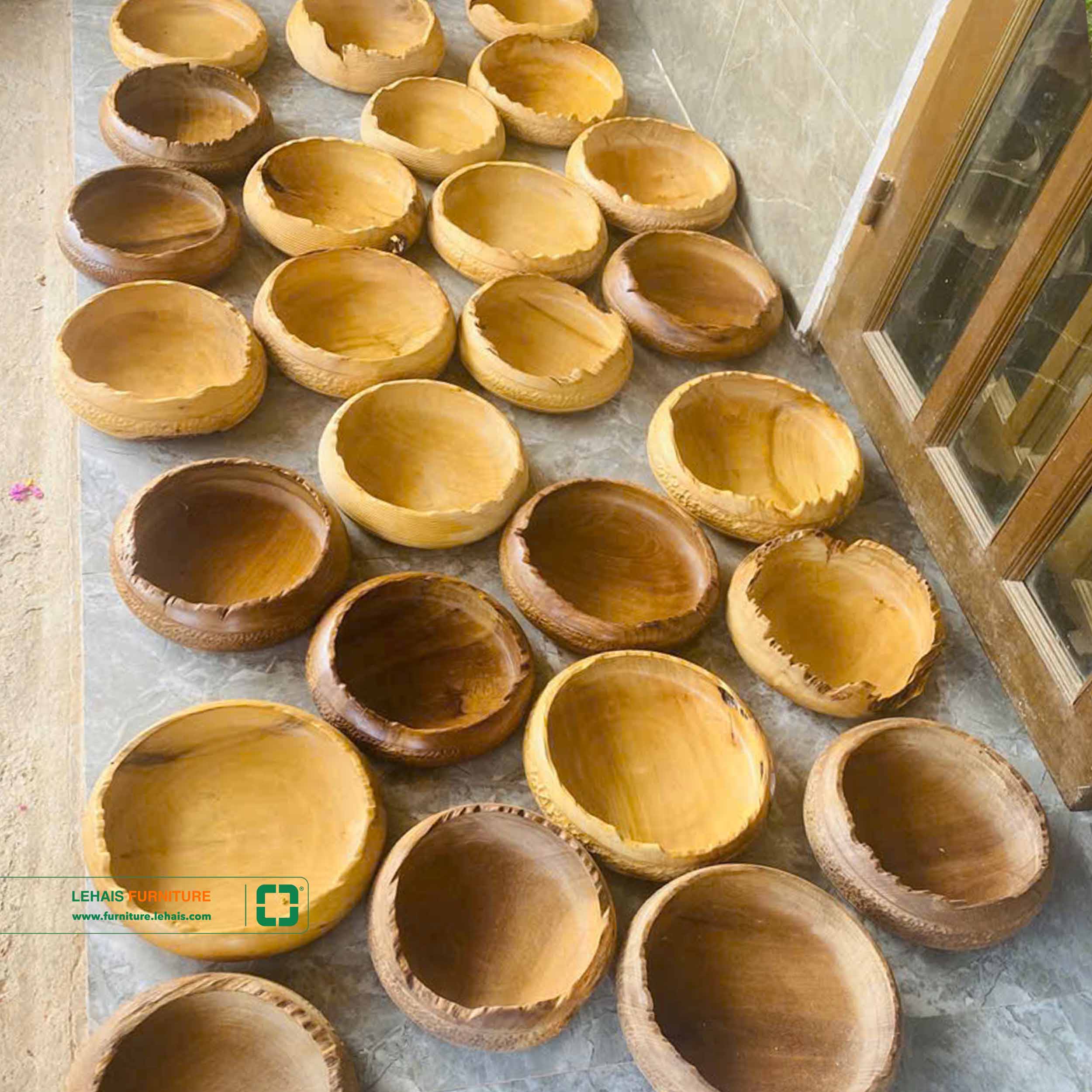 Đèn trang trí làm từ Chao Gỗ Lũa Tự Nhiên hình Tròn Dẹt - D65LHFU