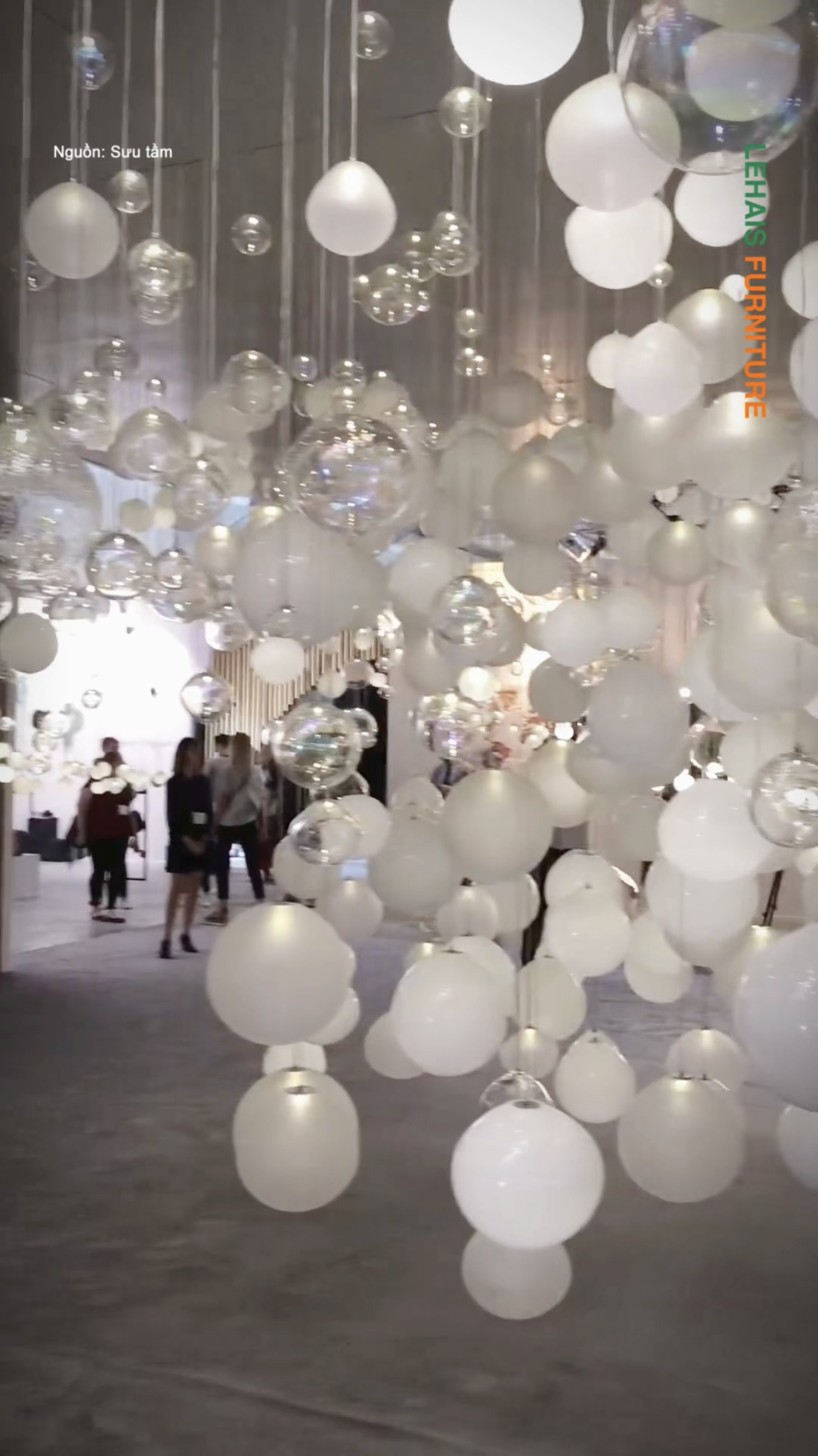 Trang trí nội thất bằng hàng trăm chiếc đèn hình quả cầu