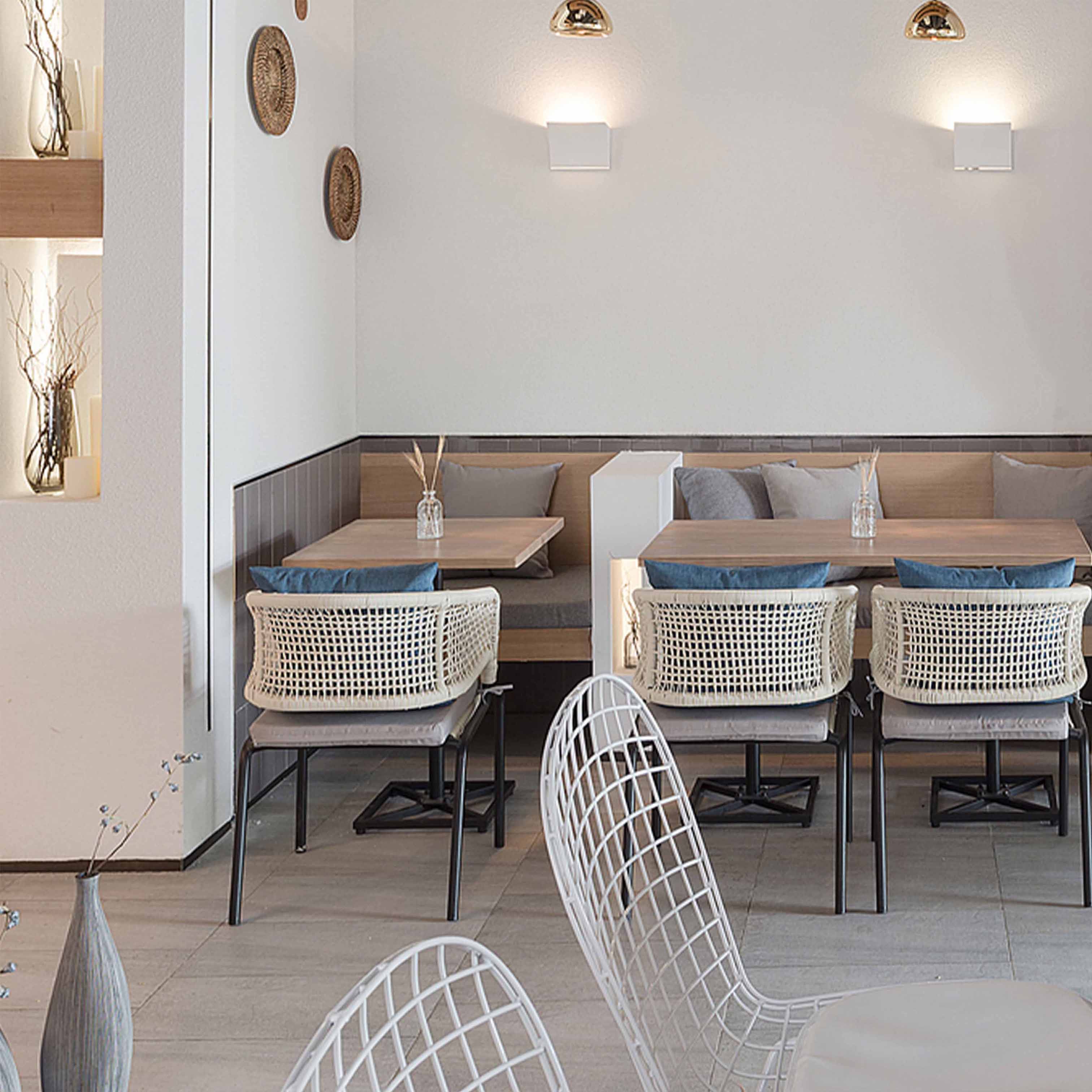 Thiết kế nội thất quán cafe kết hợp giữa phong cách Phương Tây và Phương Đông - TK24LHFU 5